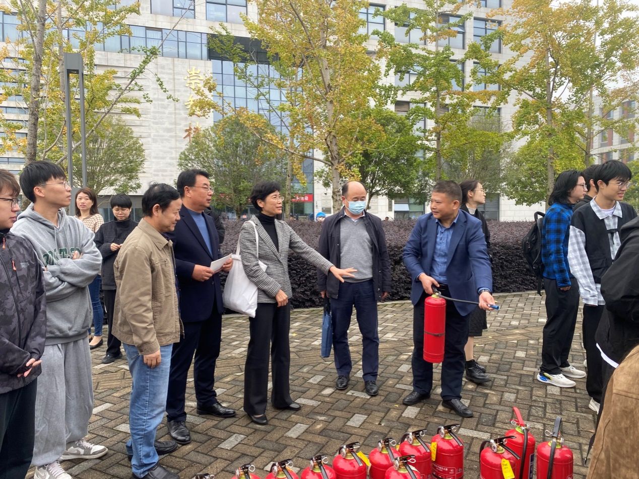 https://bwc.cug.edu.cn/__local/C/E3/E4/A5430A049F8B4667B4F96FBD643_DDAF74B8_515F2.jpg